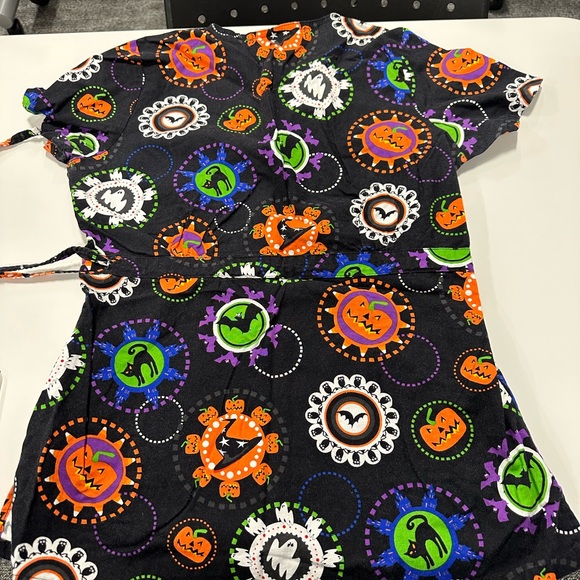 Ladies size xs (3) and small (4) Halloween scrub tops. - Picture 3 of 15